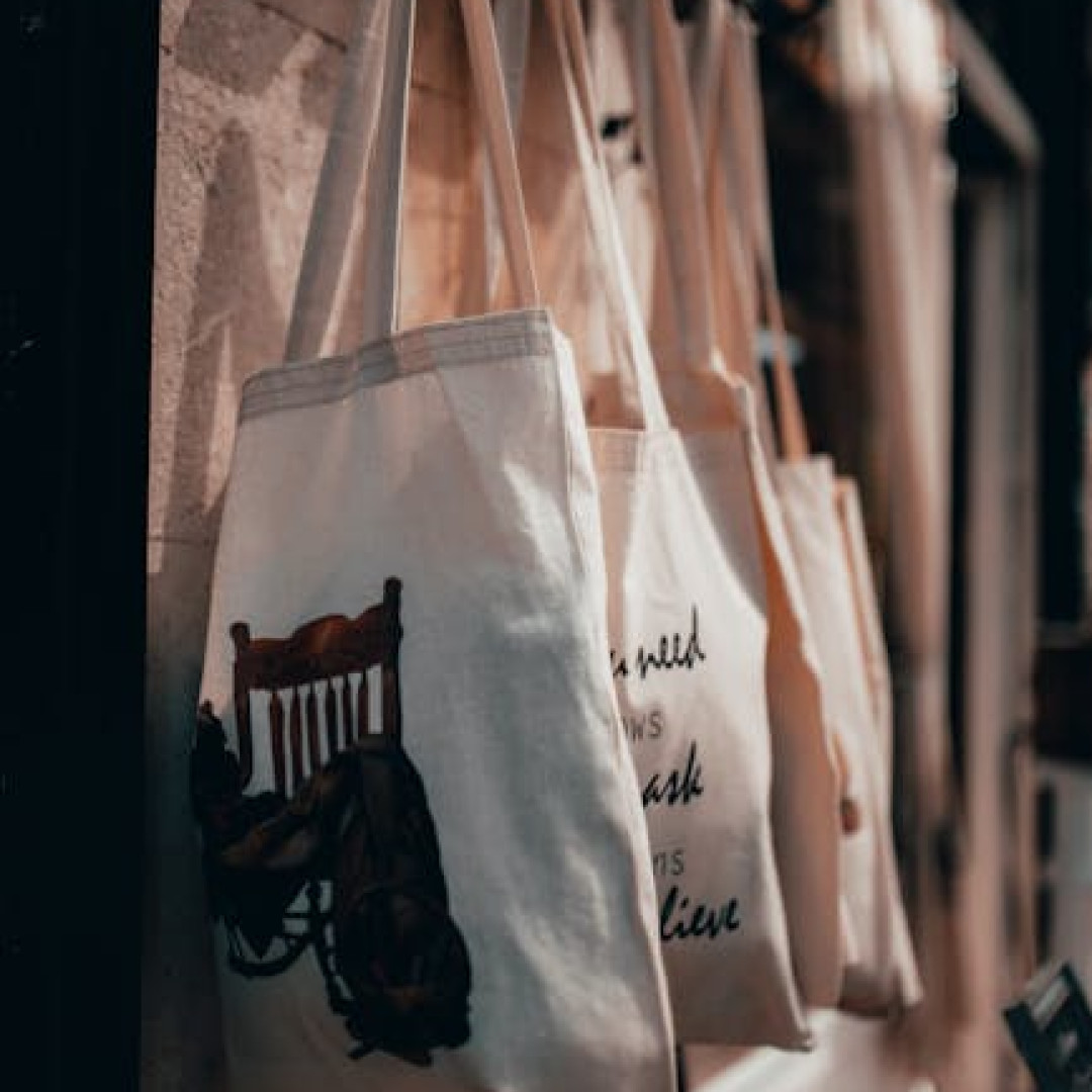 Te koop: Portugese webshop in een merchandise niche. Inclusief voorraad, domeinen, sociale media en klanten. Bedrijf kan vanuit heel Europa worden gerund. - Jaaromzet € 125.000 - Meer informatie en reageren via https://wso.app/?26tr5 #webshop #overname #webshopovername #ecommerce